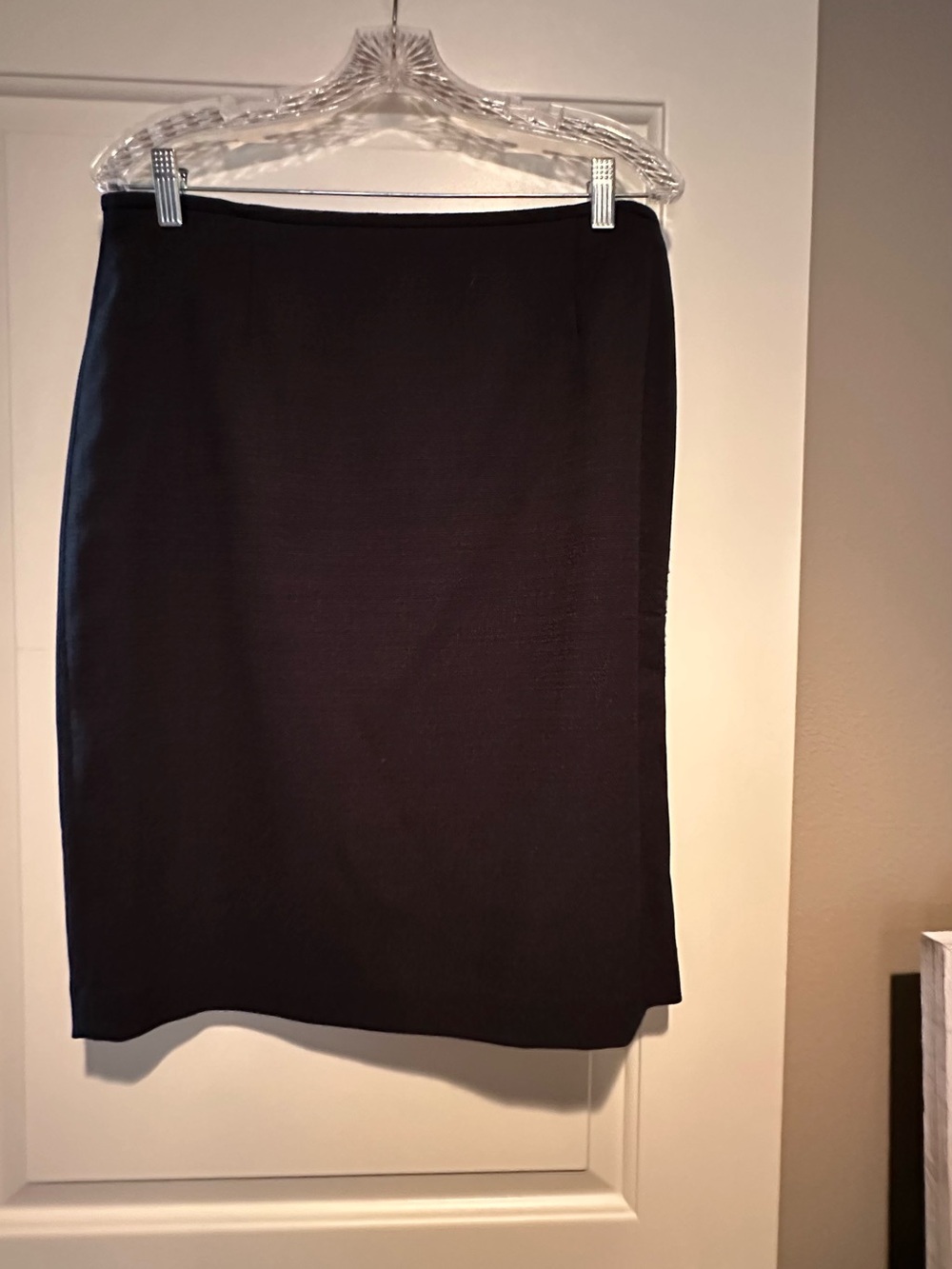 Women's Tahari Suit Set - Black Zip-Front Peplum Jacket and Skirt - Picture 4 of 8